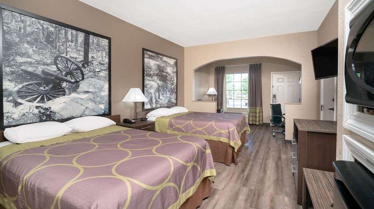 Super 8 Murfreesboro Suite