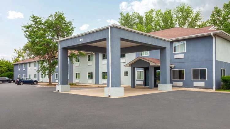 Super 8 McHenry Exterior