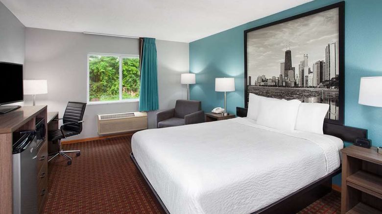 <b>Super 8 McHenry Room</b>. Images powered by <a href="https://iceportal.shijigroup.com/" title="IcePortal" target="_blank">IcePortal</a>.