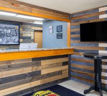Super 8 Humboldt Lobby
