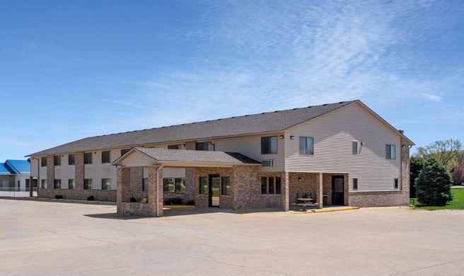 Super 8 Humboldt Exterior