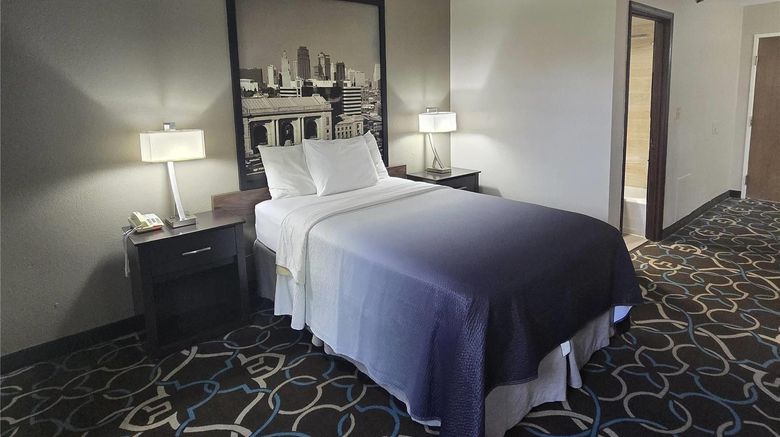 <b>Super 8 Kansas City Room</b>. Images powered by <a href="https://iceportal.shijigroup.com/" title="IcePortal" target="_blank">IcePortal</a>.