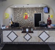 Super 8 Kansas City Lobby