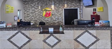 Super 8 Kansas City Lobby
