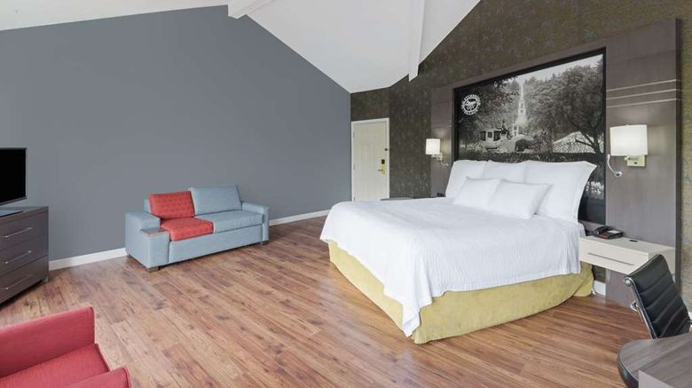 <b>Super 8 Sturbridge Suite</b>. Images powered by <a href="https://iceportal.shijigroup.com/" title="IcePortal" target="_blank">IcePortal</a>.
