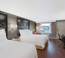 Super 8 Sturbridge Room
