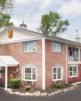 Super 8 Sturbridge