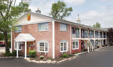 Super 8 Sturbridge
