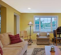 Super 8 Sturbridge Lobby