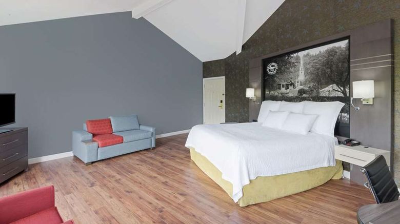 <b>Super 8 Sturbridge Room</b>. Images powered by <a href="https://iceportal.shijigroup.com/" title="IcePortal" target="_blank">IcePortal</a>.