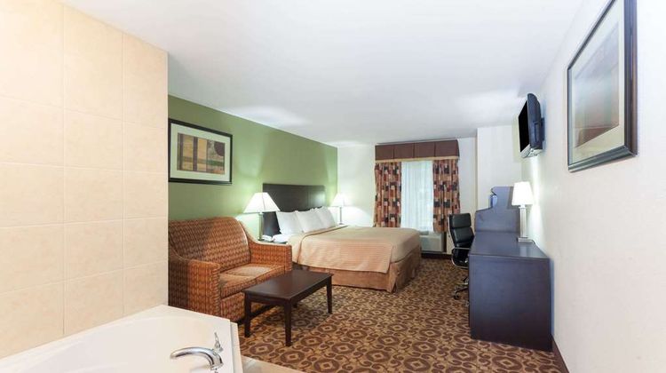 Super 8 Decatur/Dntn/Atlanta Area Suite