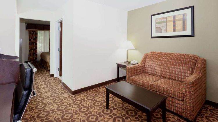 Super 8 Decatur/Dntn/Atlanta Area Suite