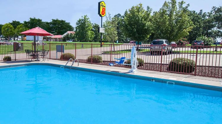 Super 8 Clinton Pool