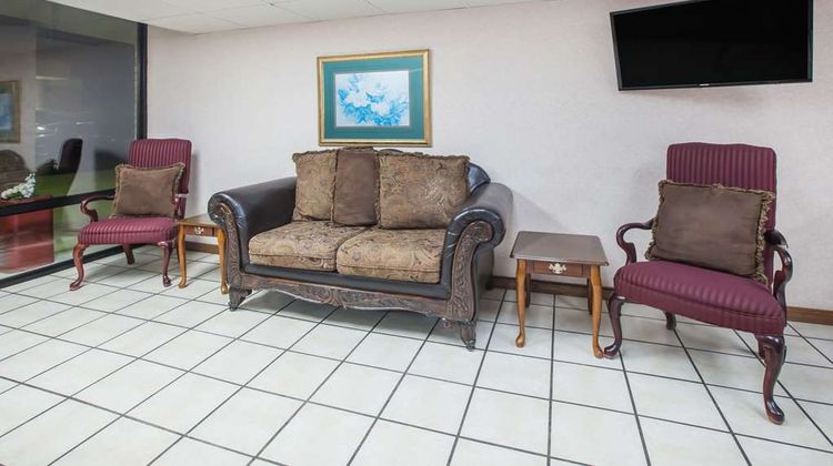 Super 8 Clinton Lobby
