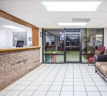 Super 8 Clinton Lobby