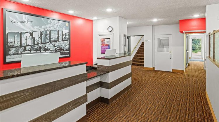 Super 8 Thunder Bay Lobby