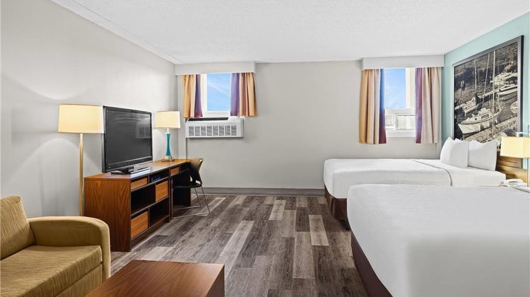 Super 8 Thunder Bay Suite