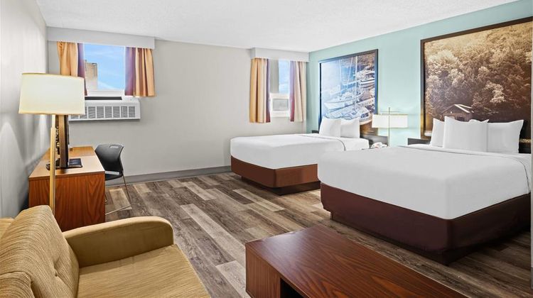 Super 8 Thunder Bay Suite