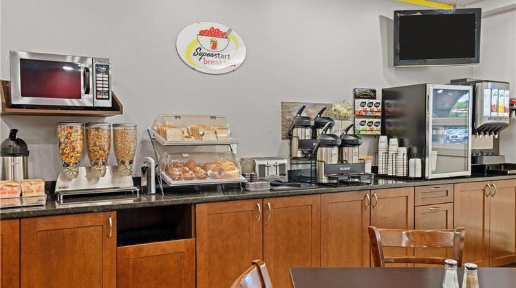Super 8 Thunder Bay Restaurant