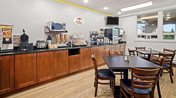 Super 8 Thunder Bay Restaurant