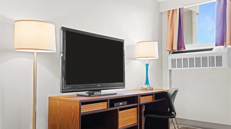 Super 8 Thunder Bay Suite