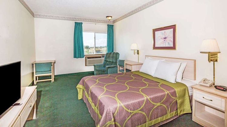 Super 8 Willcox Room
