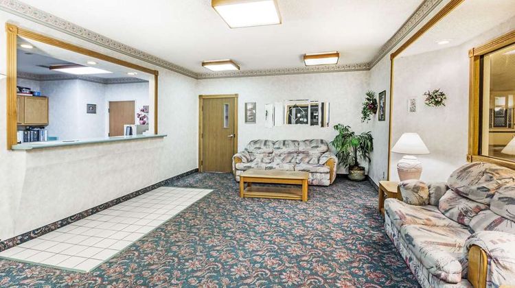 Super 8 Willcox Lobby