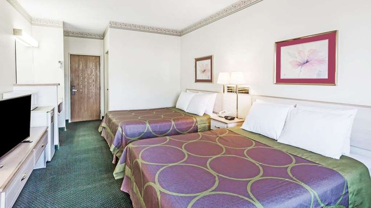 Super 8 Willcox Room