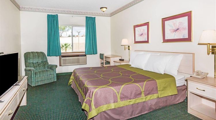 Super 8 Willcox Room