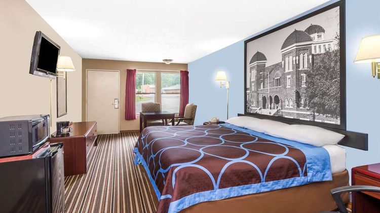 Super 8 Gadsden Room