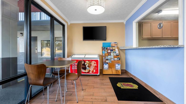 <b>Super 8 Gadsden Lobby</b>. Images powered by <a href="https://iceportal.shijigroup.com/" title="IcePortal" target="_blank">IcePortal</a>.