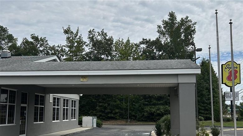 <b>Super 8 Fayetteville Exterior</b>. Images powered by <a href="https://iceportal.shijigroup.com/" title="IcePortal" target="_blank">IcePortal</a>.