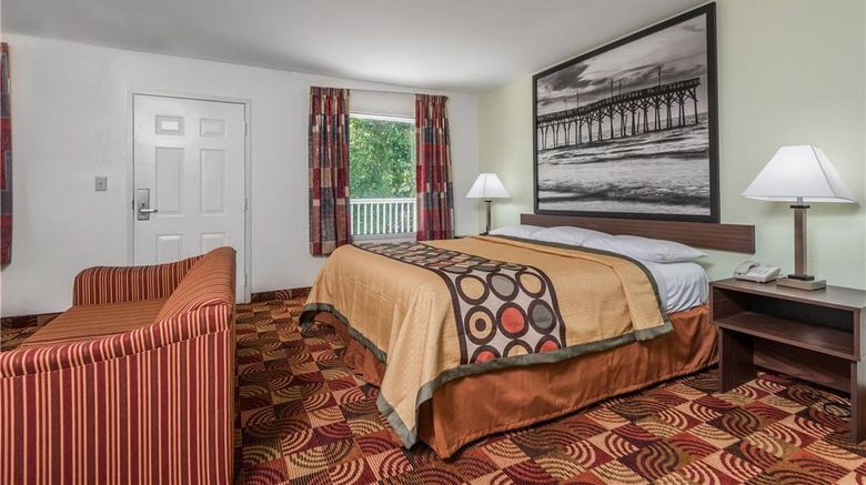 <b>Super 8 Fayetteville Suite</b>. Images powered by <a href="https://iceportal.shijigroup.com/" title="IcePortal" target="_blank">IcePortal</a>.