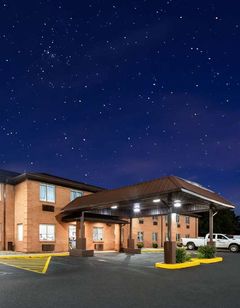 Super 8 Fairmont