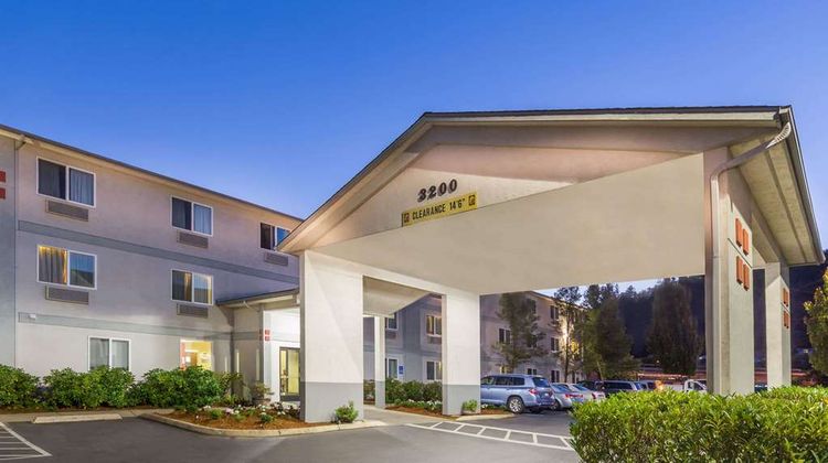 Super 8 Roseburg Exterior