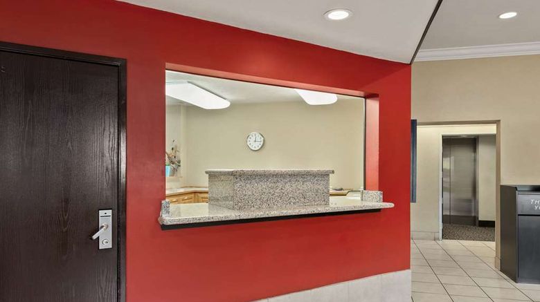 <b>Super 8 Roseburg Lobby</b>. Images powered by <a href="https://iceportal.shijigroup.com/" title="IcePortal" target="_blank">IcePortal</a>.