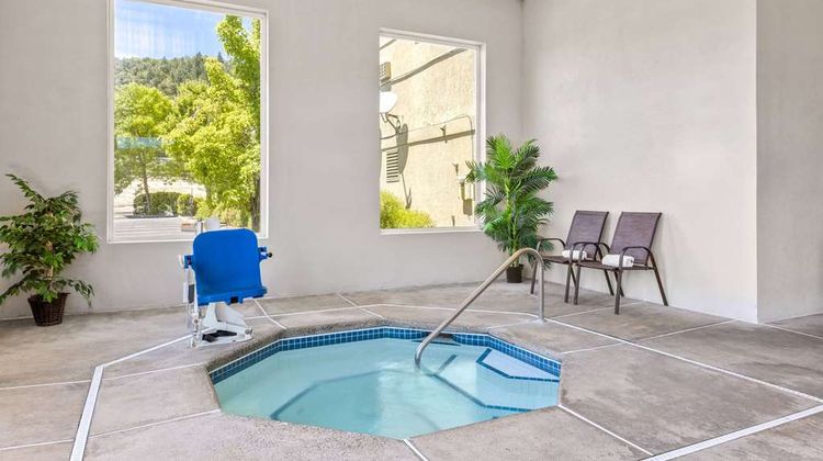 Super 8 Roseburg Pool