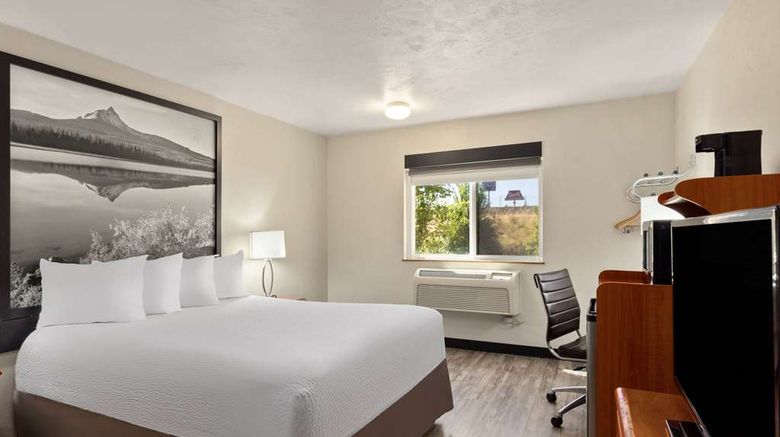 <b>Super 8 Roseburg Room</b>. Images powered by <a href="https://iceportal.shijigroup.com/" title="IcePortal" target="_blank">IcePortal</a>.