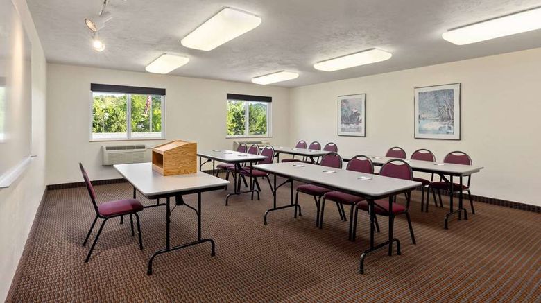 <b>Super 8 Roseburg Meeting</b>. Images powered by <a href="https://iceportal.shijigroup.com/" title="IcePortal" target="_blank">IcePortal</a>.