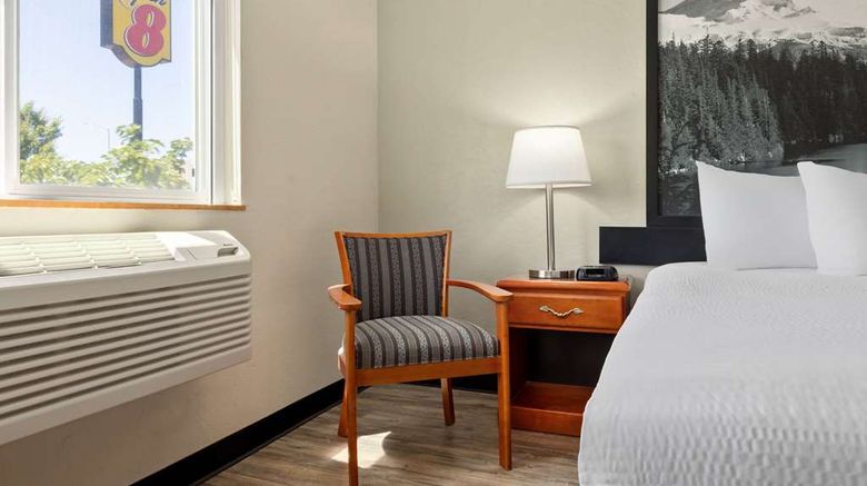 <b>Super 8 Roseburg Room</b>. Images powered by <a href="https://iceportal.shijigroup.com/" title="IcePortal" target="_blank">IcePortal</a>.