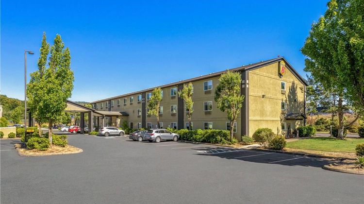 Super 8 Roseburg Exterior