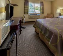 Super 8 Woodburn Room