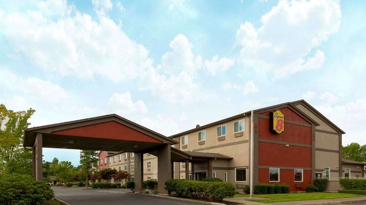 Super 8 Woodburn Exterior