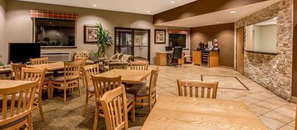 Super 8 Woodburn Lobby