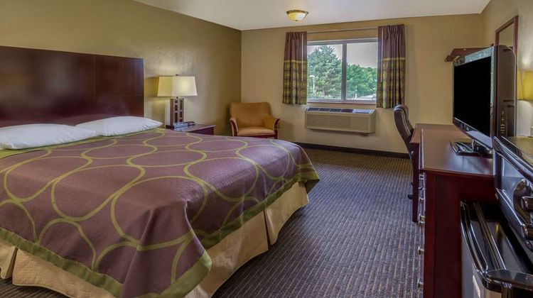 Super 8 Woodburn Room