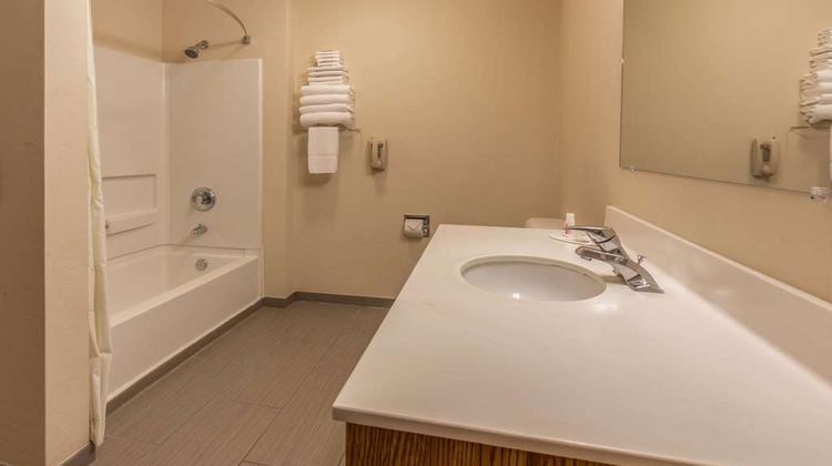 Super 8 Woodburn Room