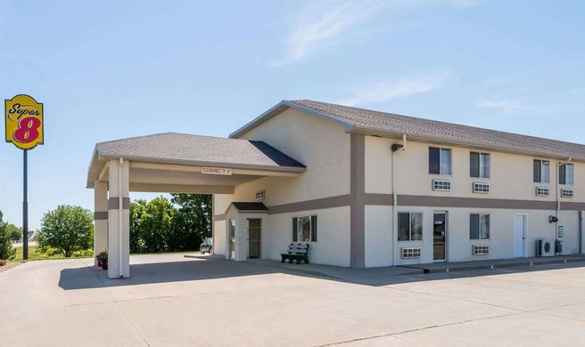 Super 8 Beloit Exterior