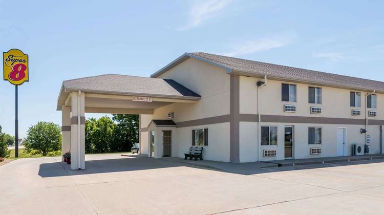 Super 8 Beloit Exterior