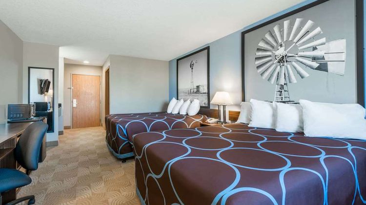 Super 8 Beloit Room