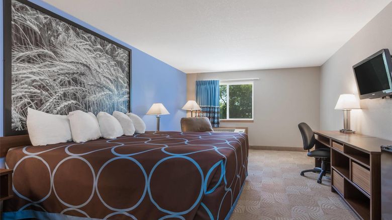 <b>Super 8 Beloit Room</b>. Images powered by <a href="https://iceportal.shijigroup.com/" title="IcePortal" target="_blank">IcePortal</a>.
